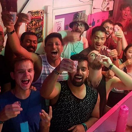 Wild & Wandering Backpacker Hostel & Bar หาดริ้น ภายนอก รูปภาพ