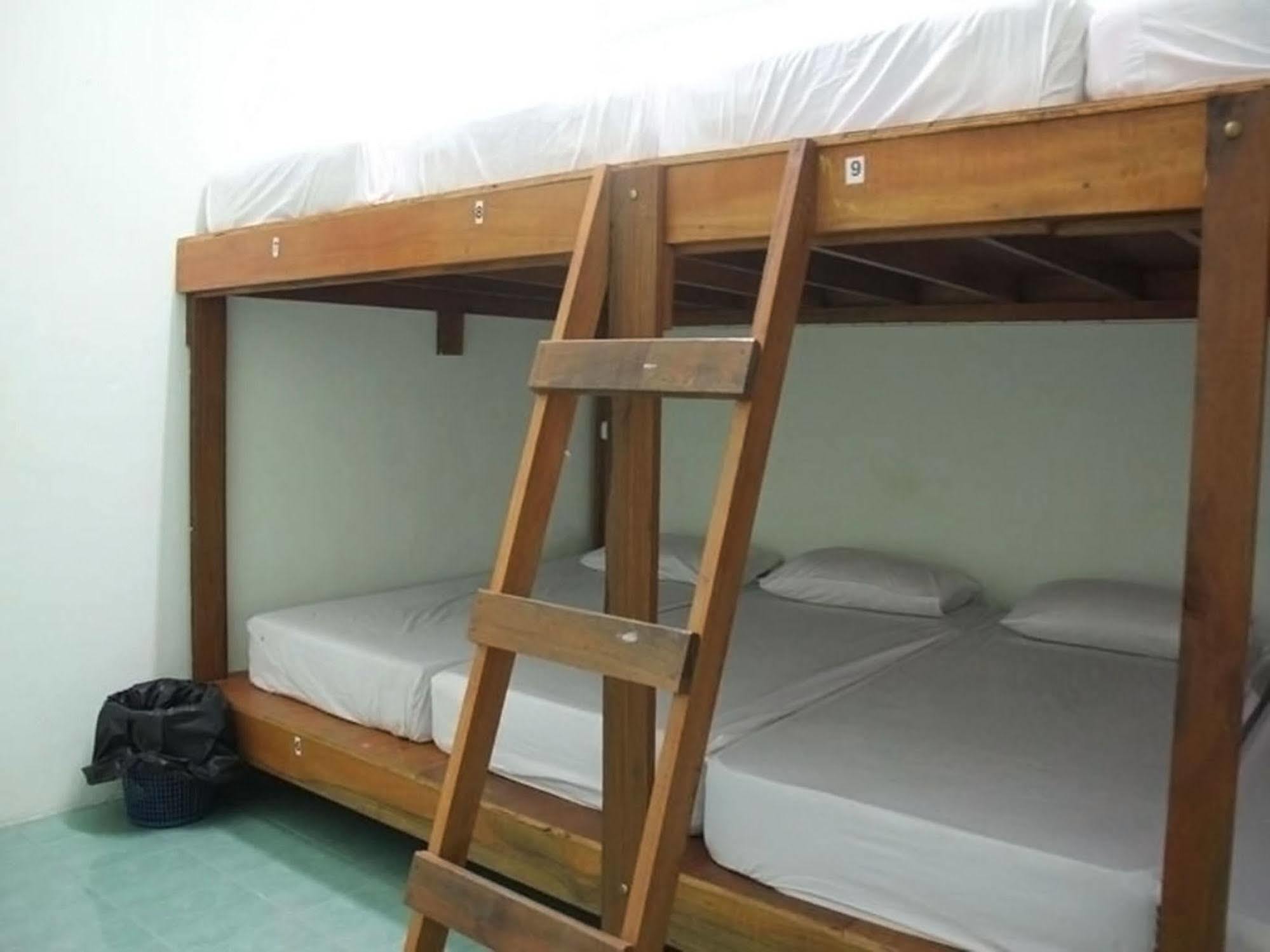 Wild & Wandering Backpacker Hostel & Bar หาดริ้น ภายนอก รูปภาพ