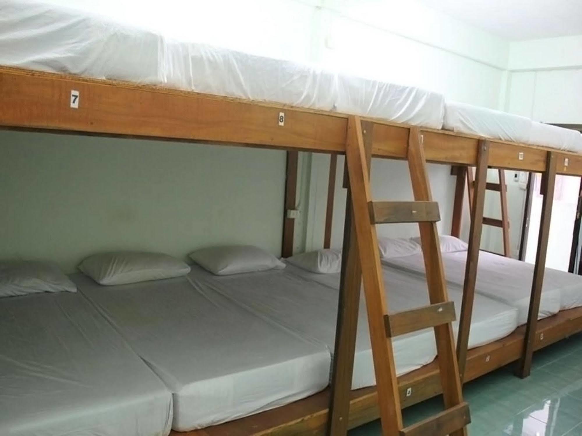 Wild & Wandering Backpacker Hostel & Bar หาดริ้น ภายนอก รูปภาพ
