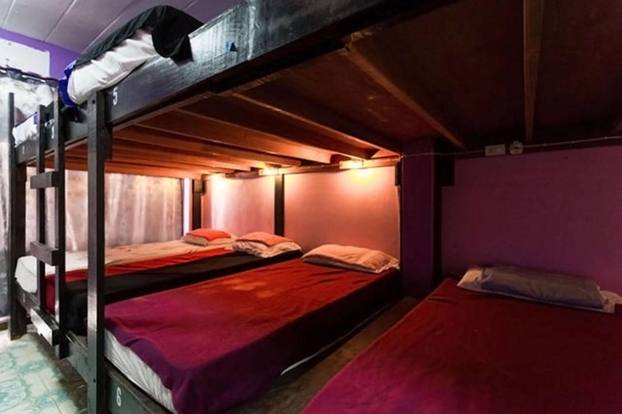 Wild & Wandering Backpacker Hostel & Bar หาดริ้น ภายนอก รูปภาพ