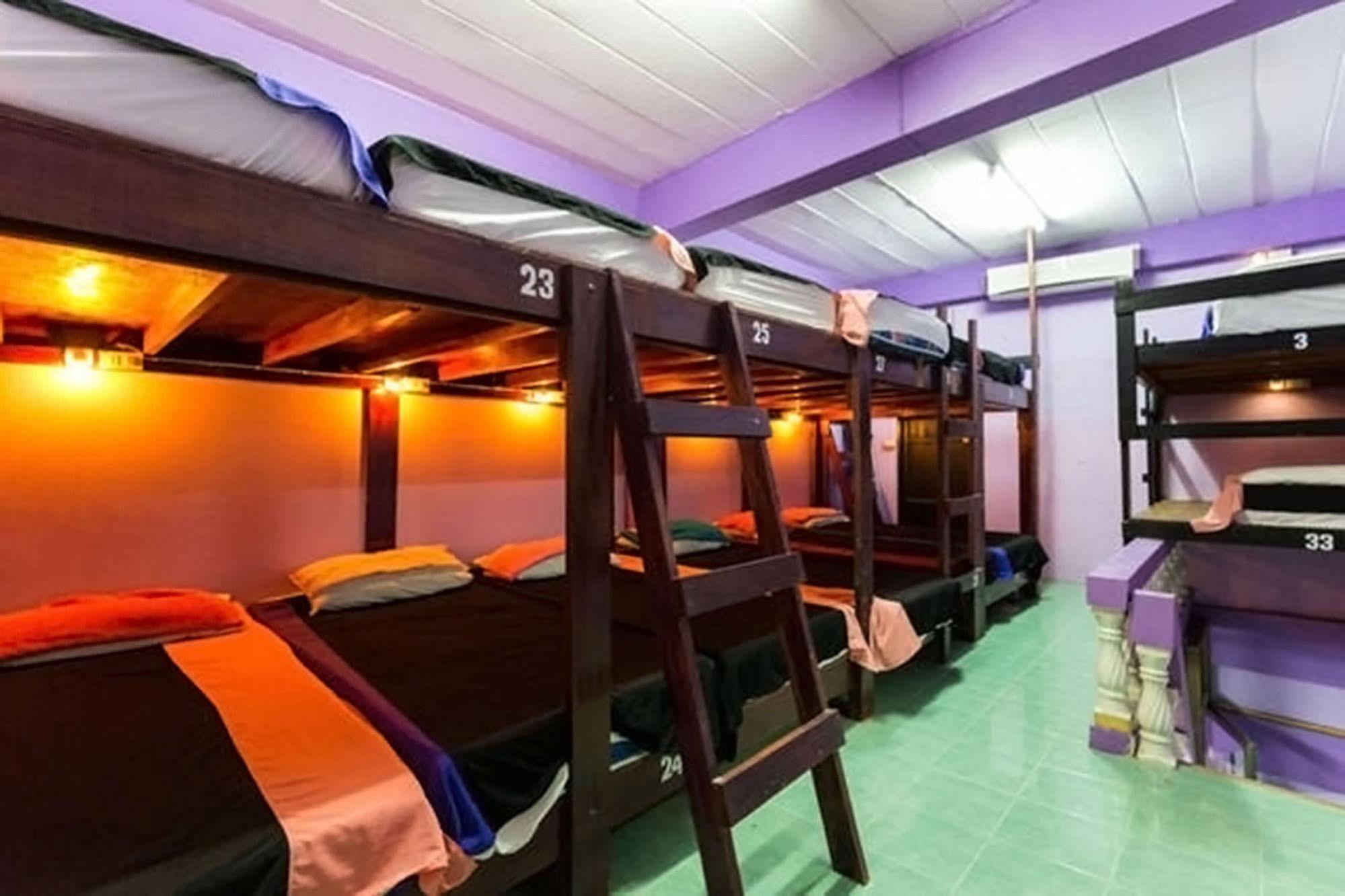 Wild & Wandering Backpacker Hostel & Bar หาดริ้น ภายนอก รูปภาพ