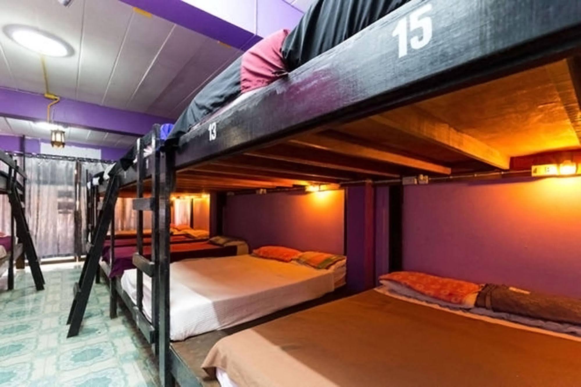 Wild & Wandering Backpacker Hostel & Bar หาดริ้น ภายนอก รูปภาพ