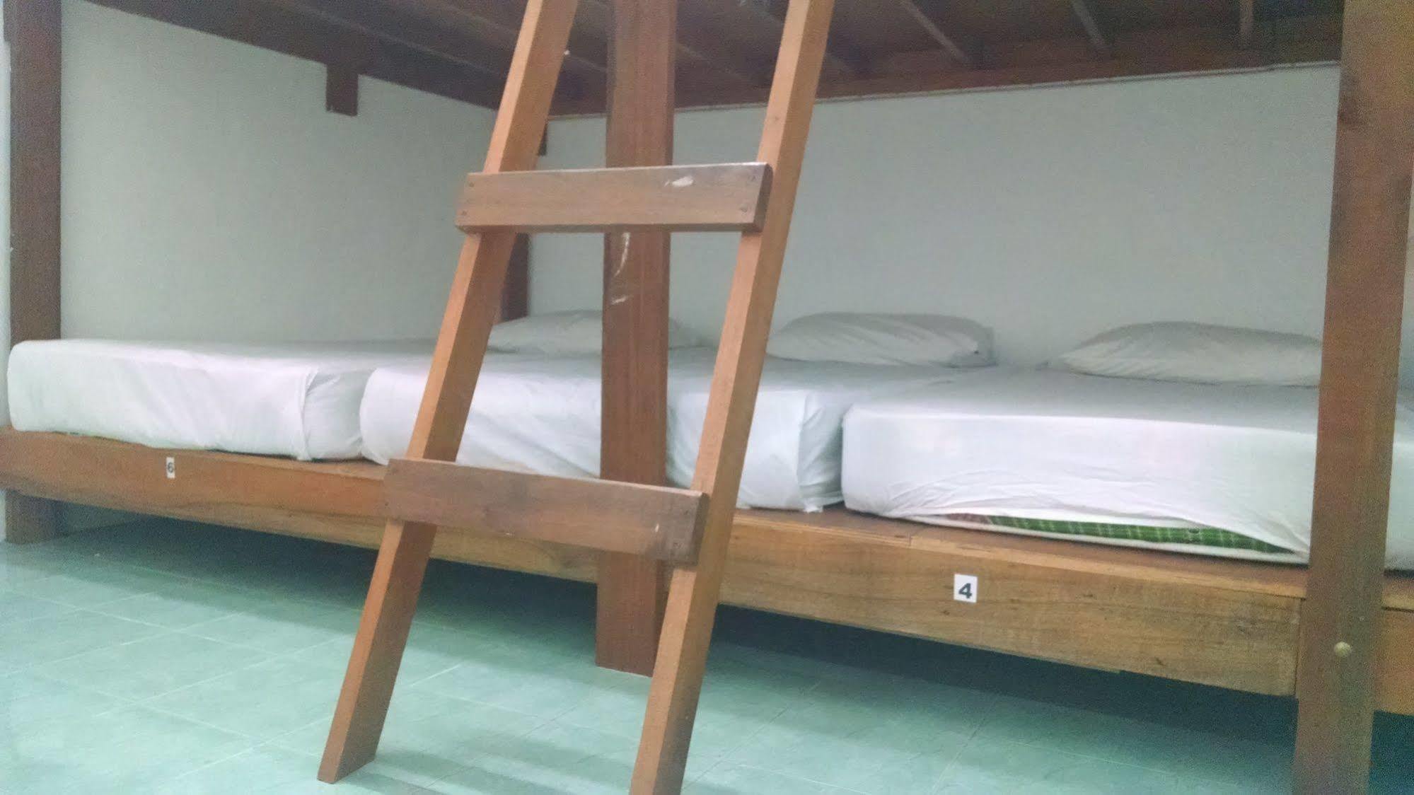 Wild & Wandering Backpacker Hostel & Bar หาดริ้น ภายนอก รูปภาพ