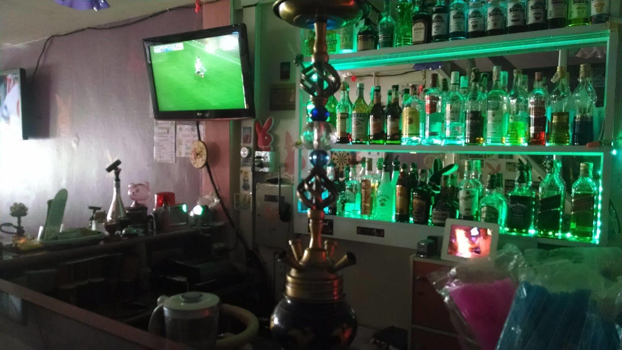 Wild & Wandering Backpacker Hostel & Bar หาดริ้น ภายนอก รูปภาพ